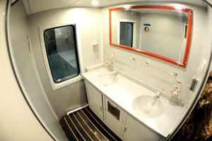 Yêu cầu khắc phục toilet bốc mùi trên tàu hỏa