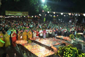 Đồng Nai: Hàng vạn người tham dự lễ dâng đèn đầu năm