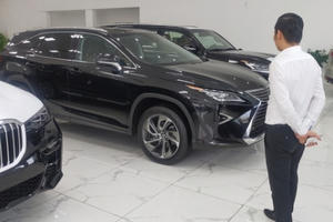 Giá ô tô giảm hấp dẫn, có nên mua ngay trong "tháng cô hồn"?