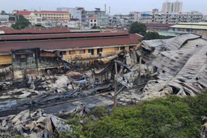 Cháy kho hàng gần ký túc xá, sinh viên phải sơ tán