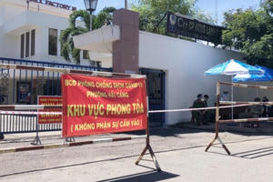 Bí thư và Chủ tịch phường bị đình chỉ công tác 15 ngày vì để dịch Covid-19 lây lan