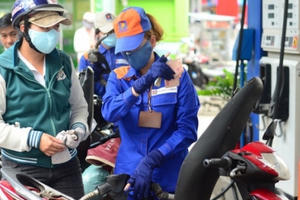 Giá xăng tăng 320 đồng/lít từ 15h chiều nay
