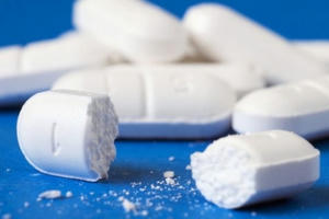 Bố không cho nối tóc, con gái uống thuốc Paracetamol tự tử