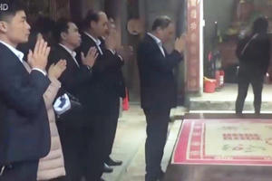 Danh tính lãnh đạo, cán bộ Kho bạc Nhà nước thành phố Nam Định đi lễ trong giờ hành chính