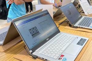 Laptop, webcam bán chạy gấp 5 lần do dịch Covid-19 bùng phát tại Việt Nam