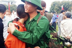 Những khoảnh khắc xúc động tại lễ tòng quân ở Nghệ An Những khoảnh khắc xúc động tại lễ tòng quân ở Nghệ An