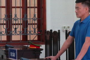 Bị xô ngã, bố vợ vùng dậy dùng dao đâm con rể 8 nhát