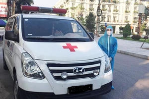 Tài xế trẻ xung phong tình nguyện lái xe cứu thương chở F0 đến bệnh viện