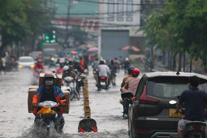 Mưa dông quay trở lại nhiều vùng trên cả nước vào chiều tối