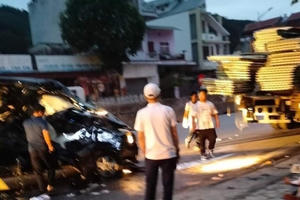 Quảng Ninh: Va chạm giao thông giữa xe tải và xe khách khiến 3 người nhập viện