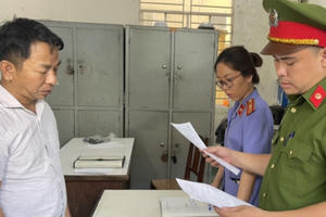 Thuê người tạt sơn nhà người yêu vì mâu thuẫn chuyện tình cảm