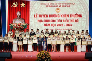Tuyên dương, khen thưởng 820 học sinh tiêu biểu Thủ đô