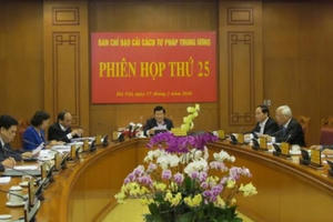 Cán bộ tiêu cực tạo môi trường cho luật sư “chạy án”