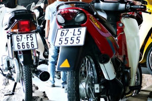 Đại gia miền Tây có 500 xe mô tô biển số siêu đẹp, thuê người chăm mỗi ngày