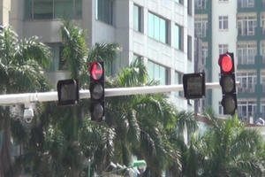 Người dân nói gì về quy định phạt lỗi vượt đèn vàng như đèn đỏ?