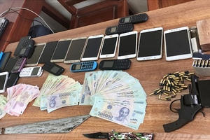 Thanh Hóa: Bắt 24 con bạc, thu giữ súng đạn