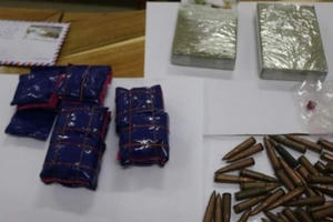 Nghệ An: Bắt giữ 2 đối tượng trang bị súng đạn đi buôn “hàng trắng”