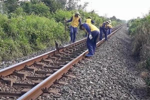 Đường sắt đóng băng, hàng nghìn lao động thất nghiệp, bỏ việc