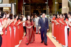 Chủ tịch Quốc hội Vương Đình Huệ dự Chương trình nghệ thuật đặc biệt “Nắng Ba Đình”