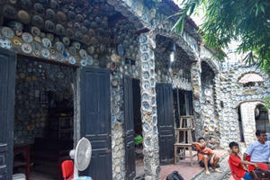 "Độc nhất vô nhị" ngôi nhà gắn hơn 10.000 bát, đĩa cổ ở Vĩnh Phúc