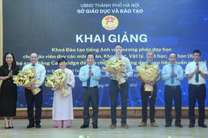 Hướng đến phương pháp giảng dạy song bằng, Hà Nội đào tạo 100 giáo viên nòng cốt