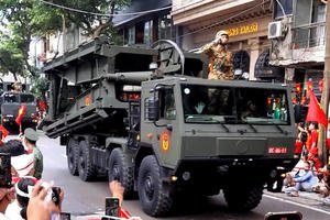 Dàn khí tài bánh lốp đi giữa lòng nhân dân trong buổi Tổng duyệt