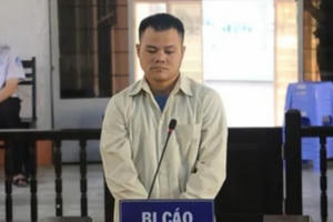 Đánh em trai bất tỉnh rồi kéo ra đường cho xe tông chết