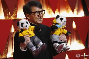 Dàn mỹ nhân xúng xính trên thảm đỏ Oscar 2017