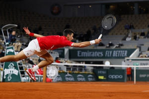 Thắng nghẹt thở Tsitsipas, Djokovic đụng độ Nadal ở trận chung kết