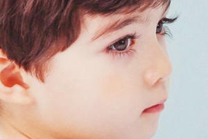 Cậu bé 4 tuổi được mệnh danh 'thiên thần nhí đẹp trai nhất thế giới'