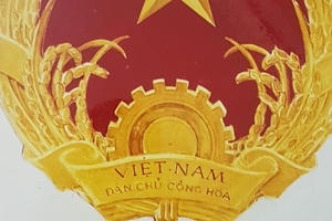 Lại bàn về chuyện Quốc huy