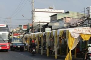 Dựng rạp ma chay, hiếu hỉ ngoài đường: Vi phạm có thể chịu 10 năm tù