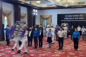 Xúc động lễ viếng nguyên Tổng Bí thư Lê Khả Phiêu tại TP HCM