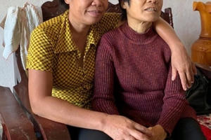 Con trai vượt gần 2000 km đón mẹ bị bán qua Trung Quốc suốt 20 năm