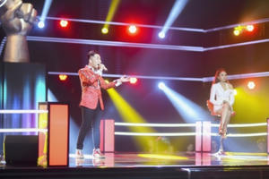Cuộc chiến hài hước nhất lịch sử the Voice: Thu Phương cởi áo khoác, Tóc Tiên tháo găng tay để "oản tù xì"