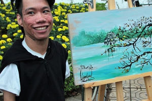 Đứa trẻ bị bỏ rơi năm xưa trở thành họa sĩ nổi tiếng