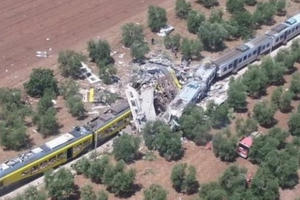 Hiện trường vụ tai nạn tàu hỏa thảm khốc tại Italia