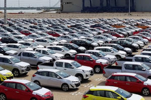 Lượng ô tô nhập khẩu về Việt Nam tiếp tục “lao dốc”