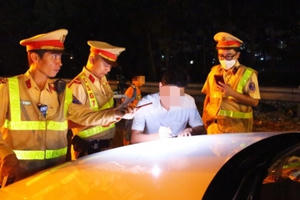 Vì sao Chủ tịch phường Trần Phú ở Hà Nội bị phạt đến 56 triệu đồng? Vì sao Chủ tịch phường Trần Phú ở Hà Nội bị phạt đến 56 triệu đồng?