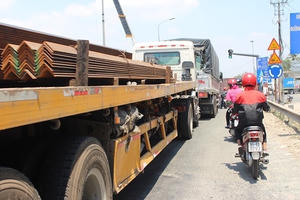 Nổi lo hung thần xe tải hạng nặng dịp cận Tết