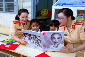 Đồng Nai trao tặng “Tủ sách cho em” tiếp sức học sinh vùng biên giới