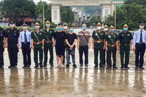 Lào Cai: Trao trả các đối tượng người Trung Quốc đi du lịch “chui”