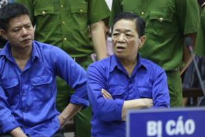 Xét xử Hưng “kính“: Trách nhiệm của Ban quản lý chợ Long Biên ở đâu?