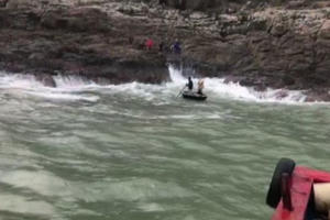 Hà Tĩnh: Đi lấy rong biển, một phụ nữ tử vong