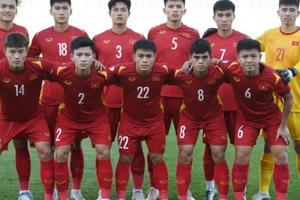 [Video]: Chiêm ngưỡng lại "siêu phẩm" suýt thành bàn của cầu thủ Minh Bình