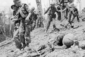Lính Mỹ đánh nhầm lẫn nhau như thế nào trên “đồi thịt băm“?