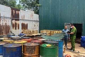 Khởi tố, điều tra cơ sở tái chế dầu thải "bức tử" môi trường