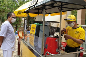 Cà phê Ông Bầu về vùng xa tiếp sức những “chiến binh” áo trắng chống Covid-19