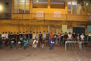 Triệu tập hàng chục thanh niên vác "hàng nóng" đi hỗn chiến trong đêm