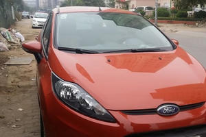 Bán xe Ford Fiesta S đời 2011 màu đỏ cam
